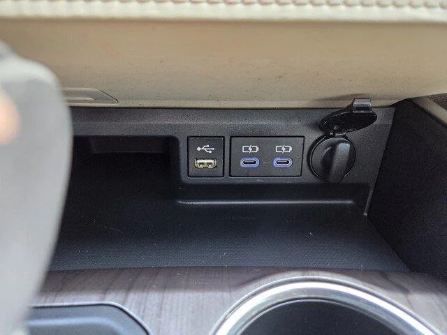 Used 2022 Wind Chill Pearl TOYOTA PLAT image 18