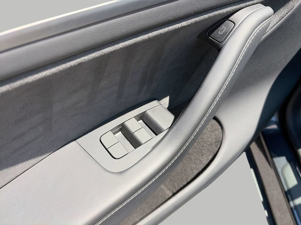 Used 2024  Tesla Long Range image 15