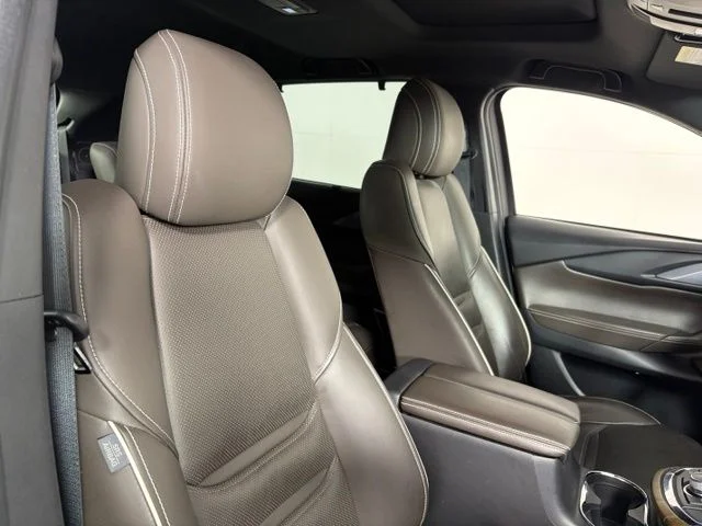 Used 2020 Snowflake White Pearl Mazda Signature image 31