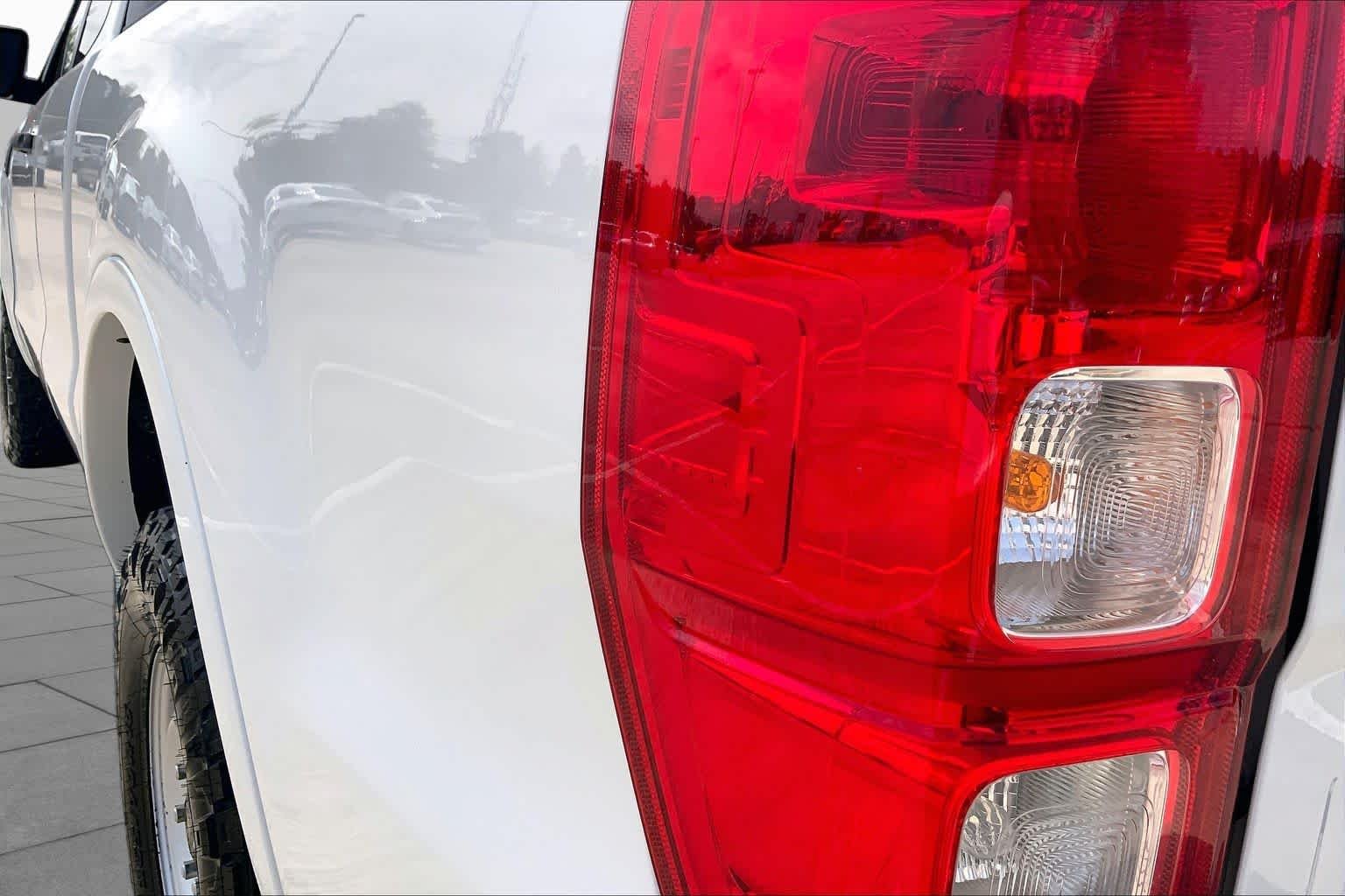 Used 2022 Oxford White Ford XL image 23