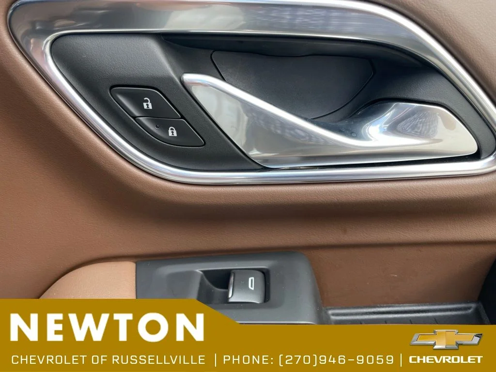 Used 2024 Pearl Chevrolet High Country image 33