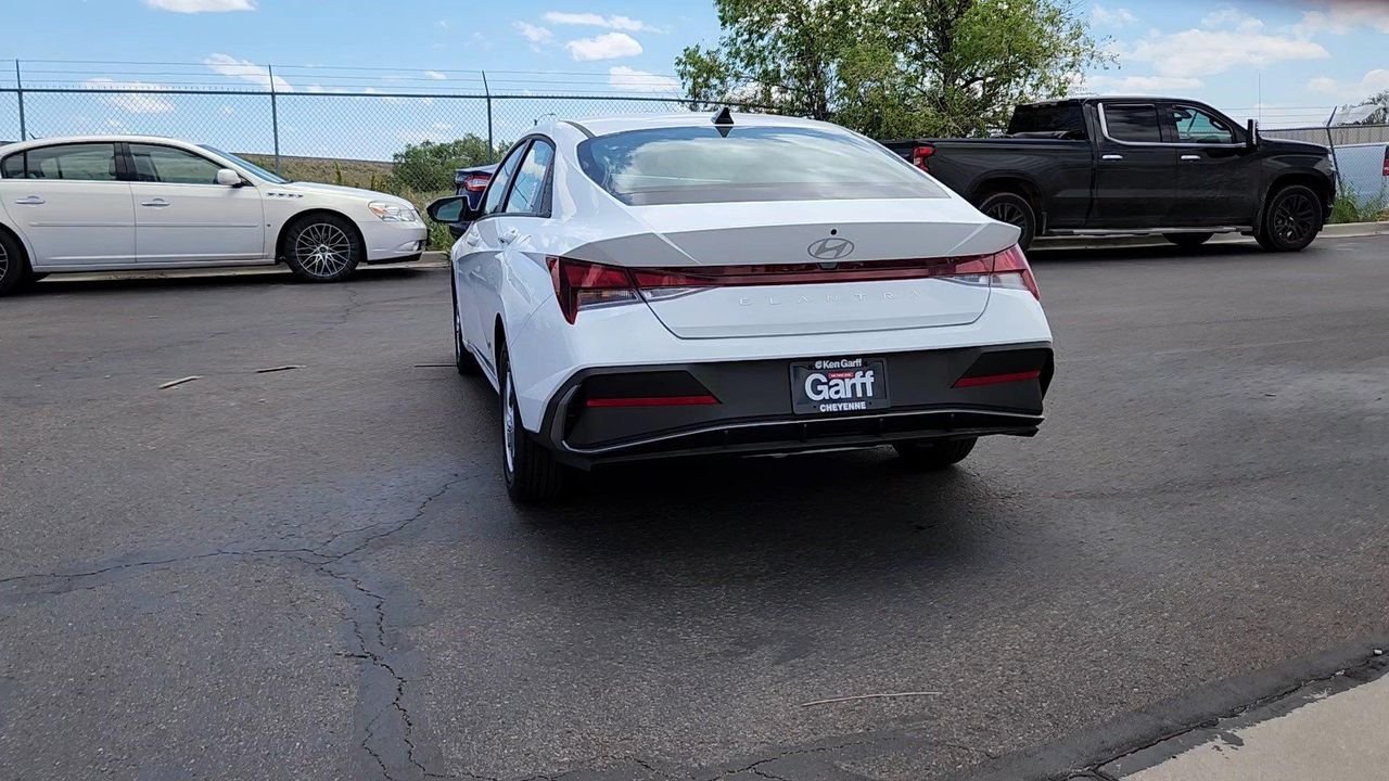 New 2026 Serenity White Hyundai SE image 3