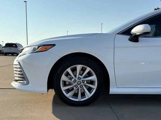 Used 2023 White Toyota LE image 5