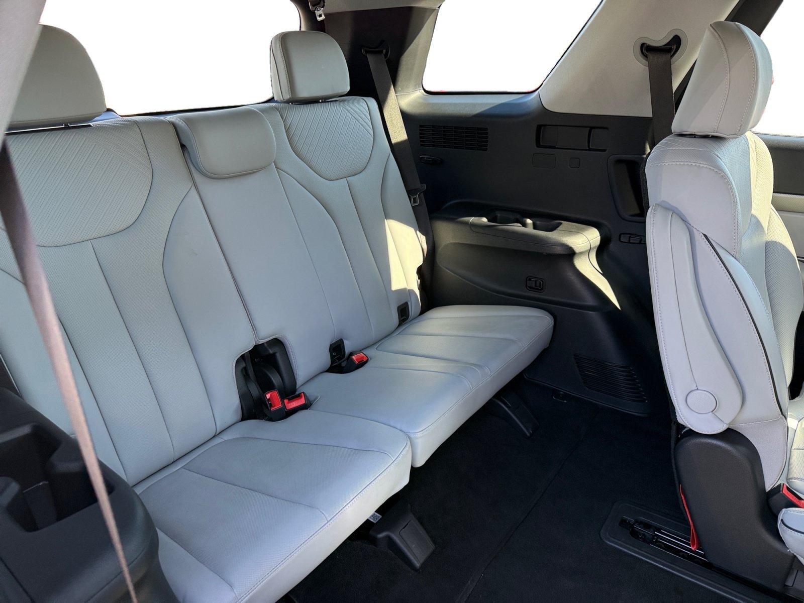 Used 2025 Graphite Hyundai SEL image 17