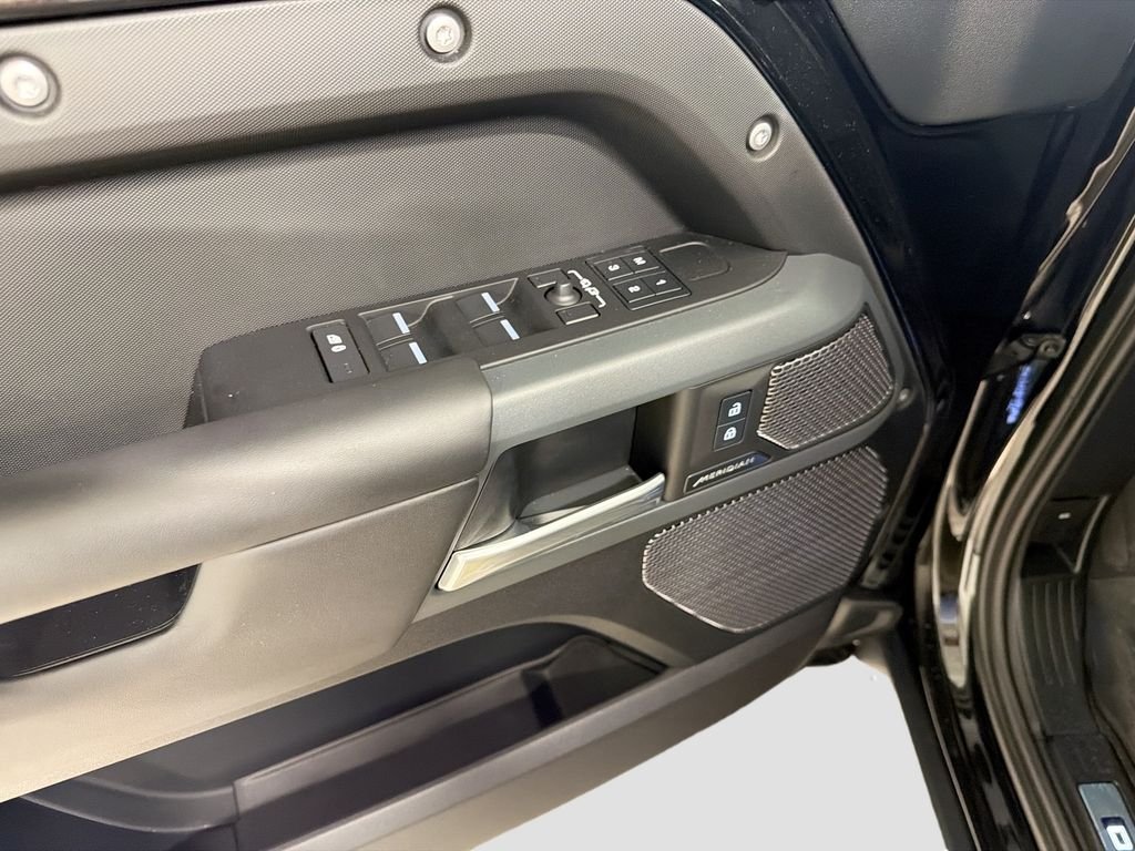 Used 2024 Black Land Rover X-Dynamic SE image 19