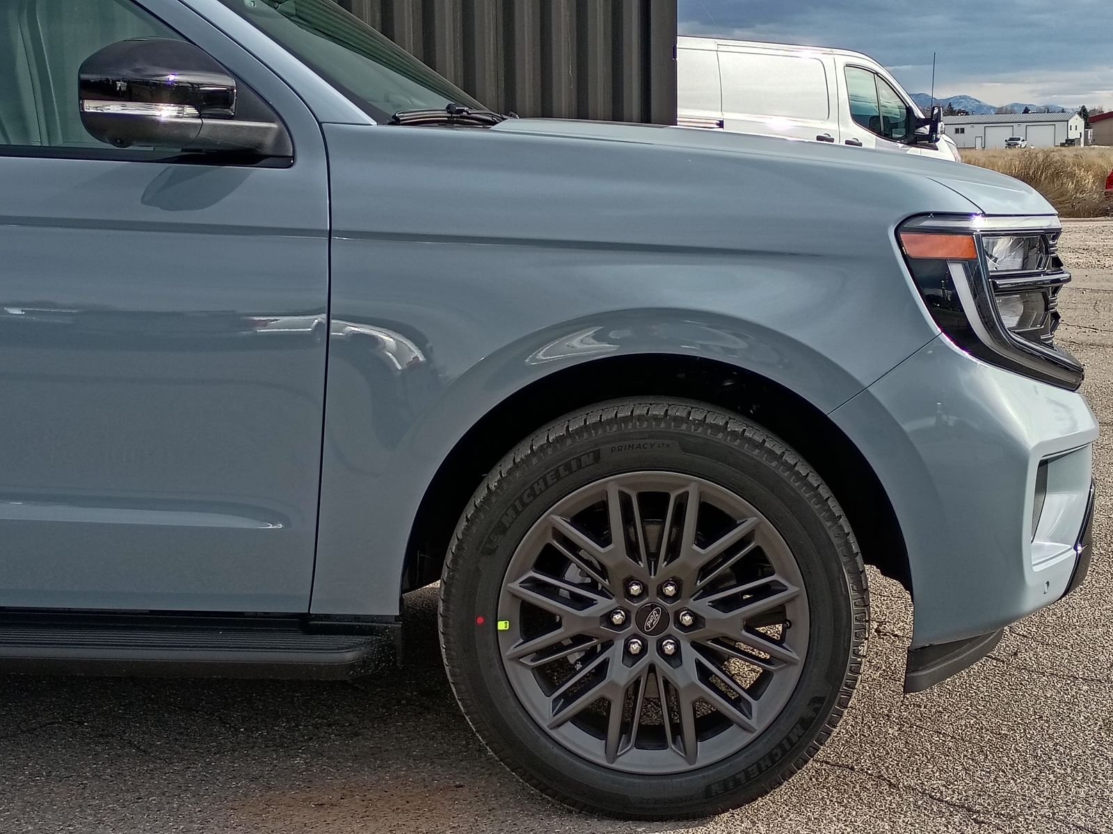 View vehicle photo 4