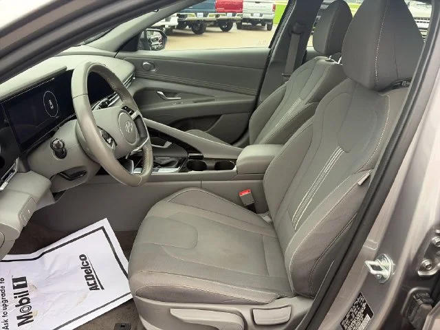 Used 2025 Metal Hyundai SEL Convenience image 14