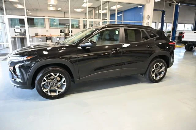 Used 2025 Mosaic Black Metallic Chevrolet LT image 7