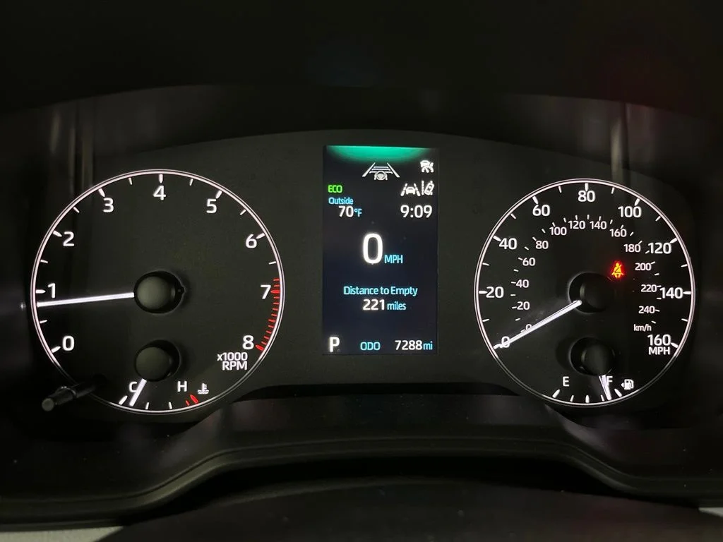 Used 2023 White Toyota SE image 9
