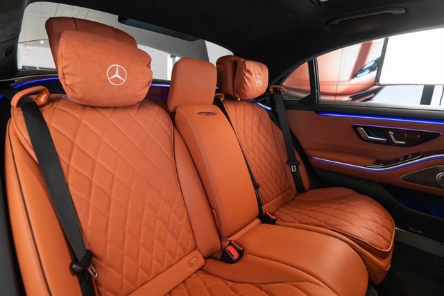 New 2026 MANUFAKTUR Graphite Metallic Mercedes-Benz S 580 image 39