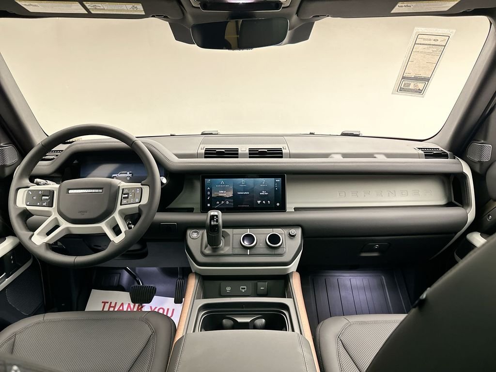 Used 2024  Land Rover S image 5