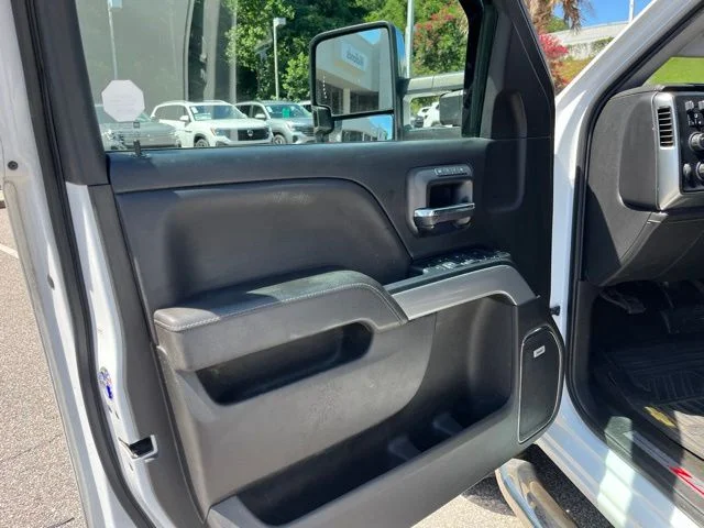 Used 2017 White Chevrolet LTZ image 5