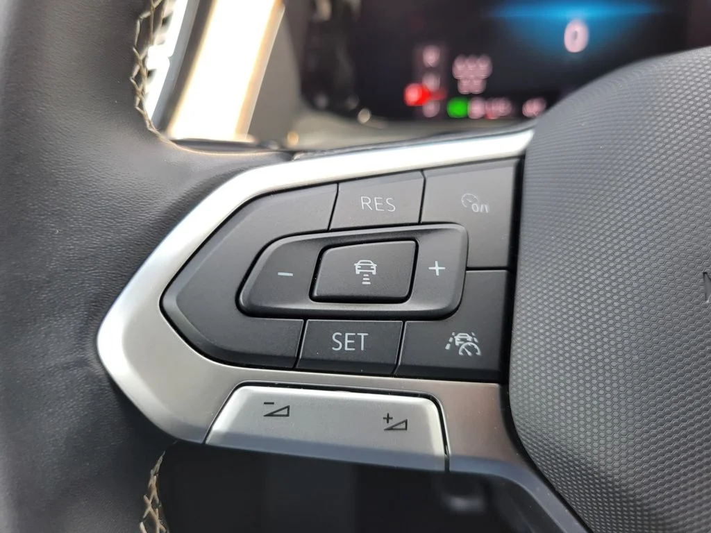 Used 2026  Volkswagen SE w/Technology image 20