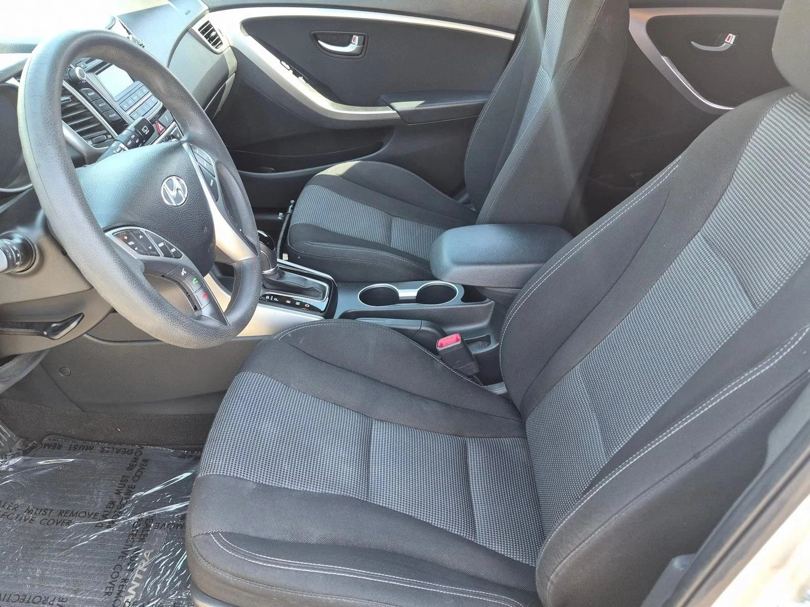 Used 2014 Shimmering Silver Hyundai  image 14