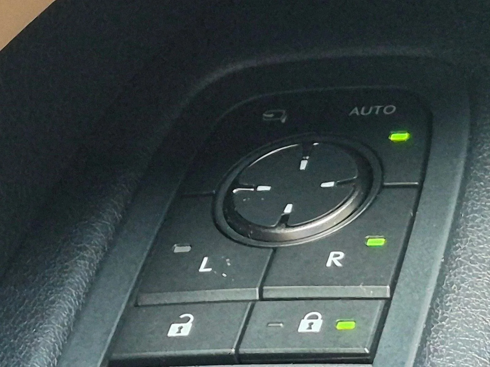 Used 2025 Iridium Lexus RX 350 image 14