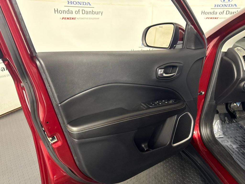 Used 2021 Velvet Jeep Latitude image 14