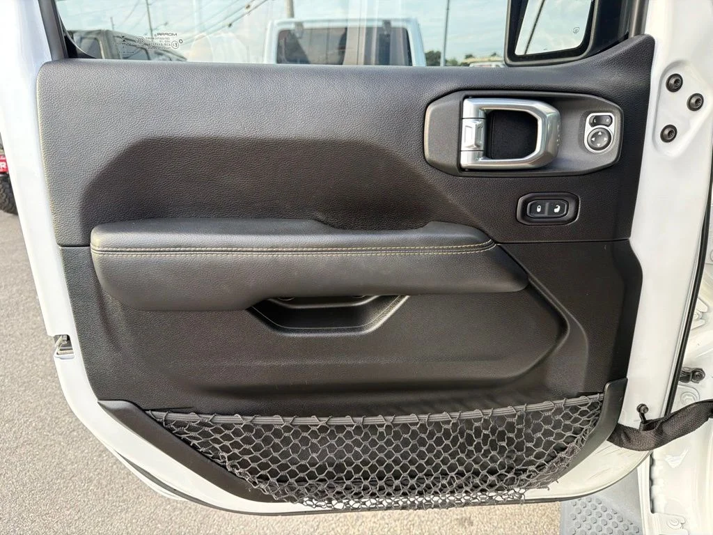 Used 2020 White Jeep Unlimited Sahara image 27