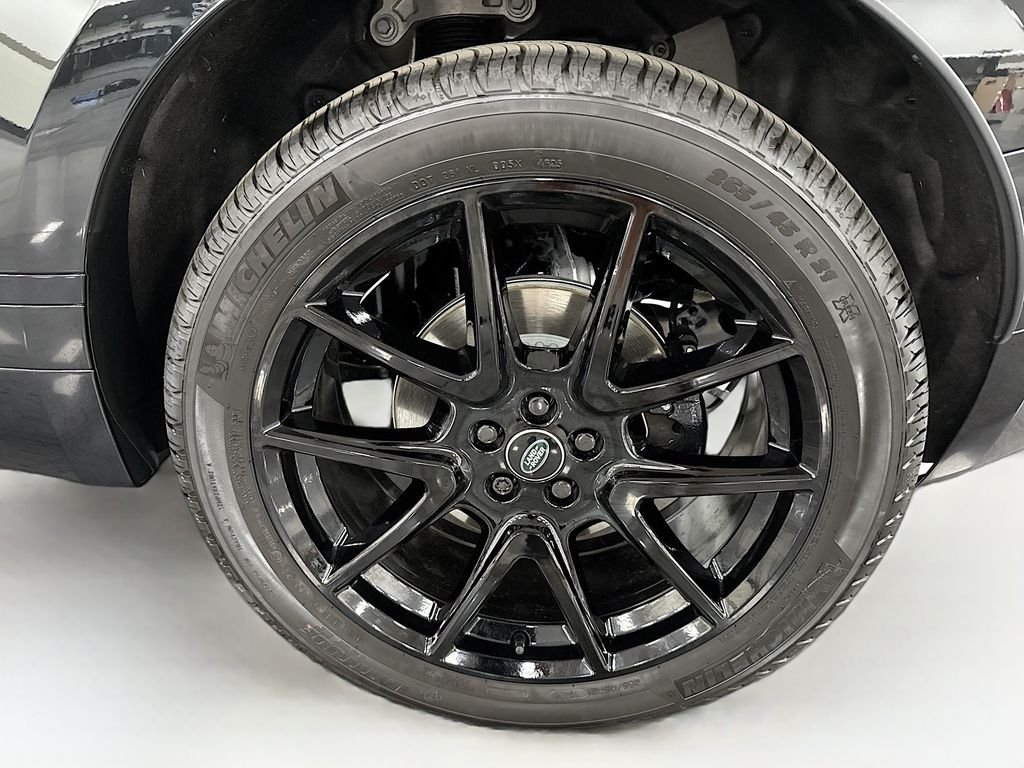 Certified Used 2026 Santorini Black Metallic Land Rover Dynamic SE image 31