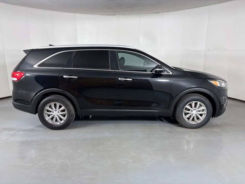 Used 2016 Black Kia LX image 9