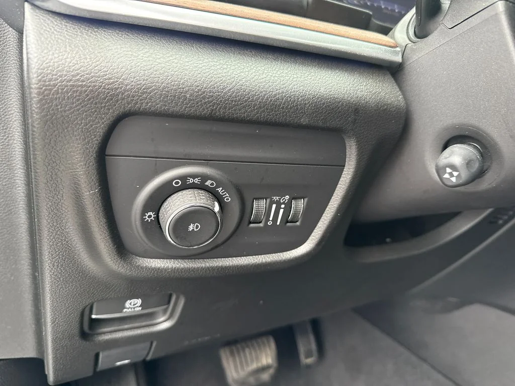 Used 2022 Silver Jeep Summit image 17