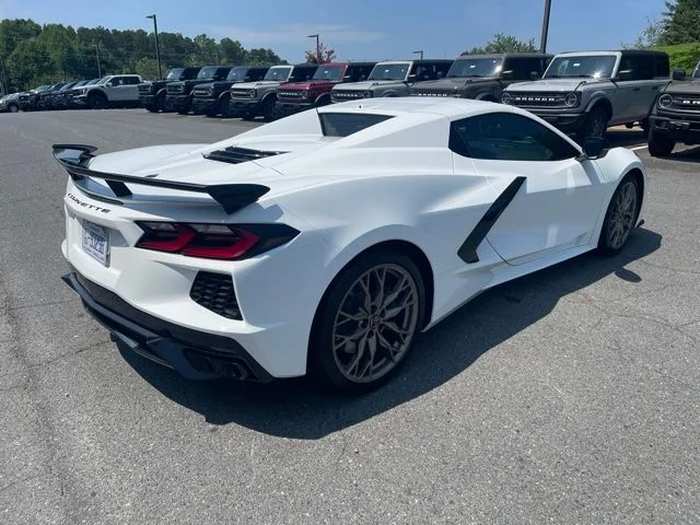Used 2025 White Chevrolet Stingray image 6