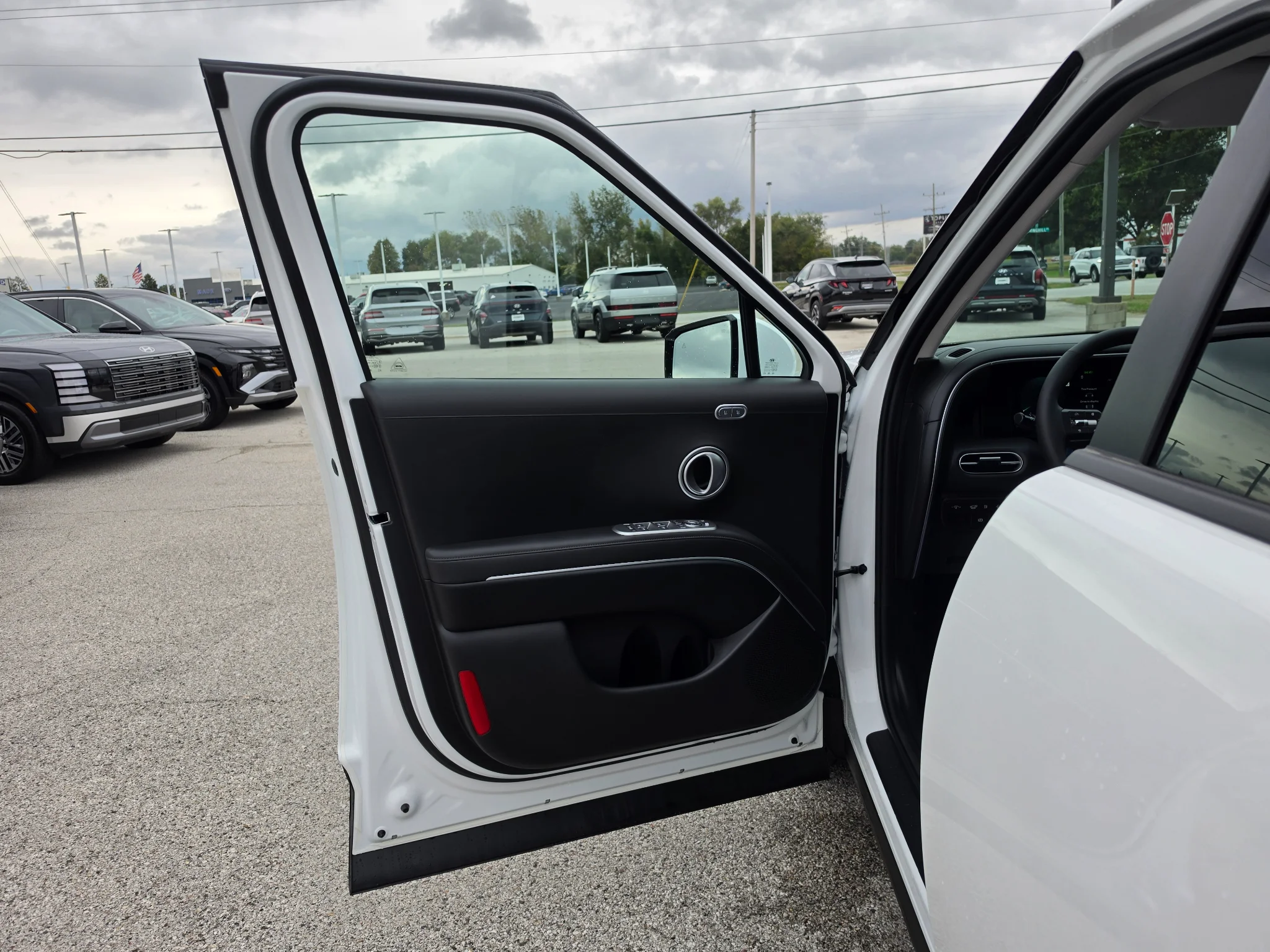 New 2027 Creamy White Pearl Hyundai SEL Premium 7P image 17