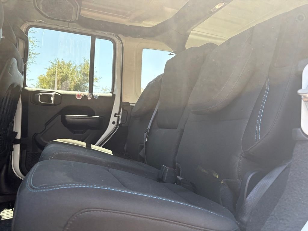Used 2021 White Jeep Unlimited Rubicon 4xe image 11