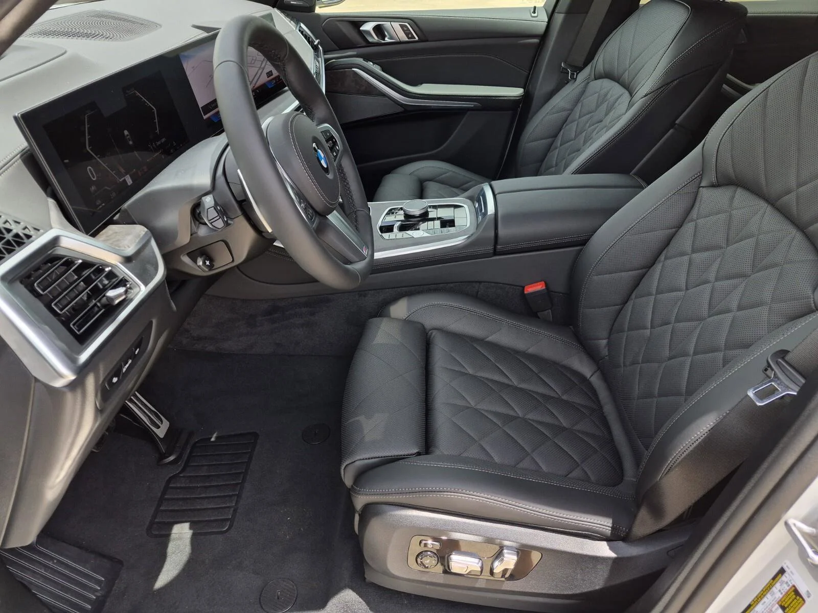 New 2026 Mineral White Metallic BMW xDrive40i image 11