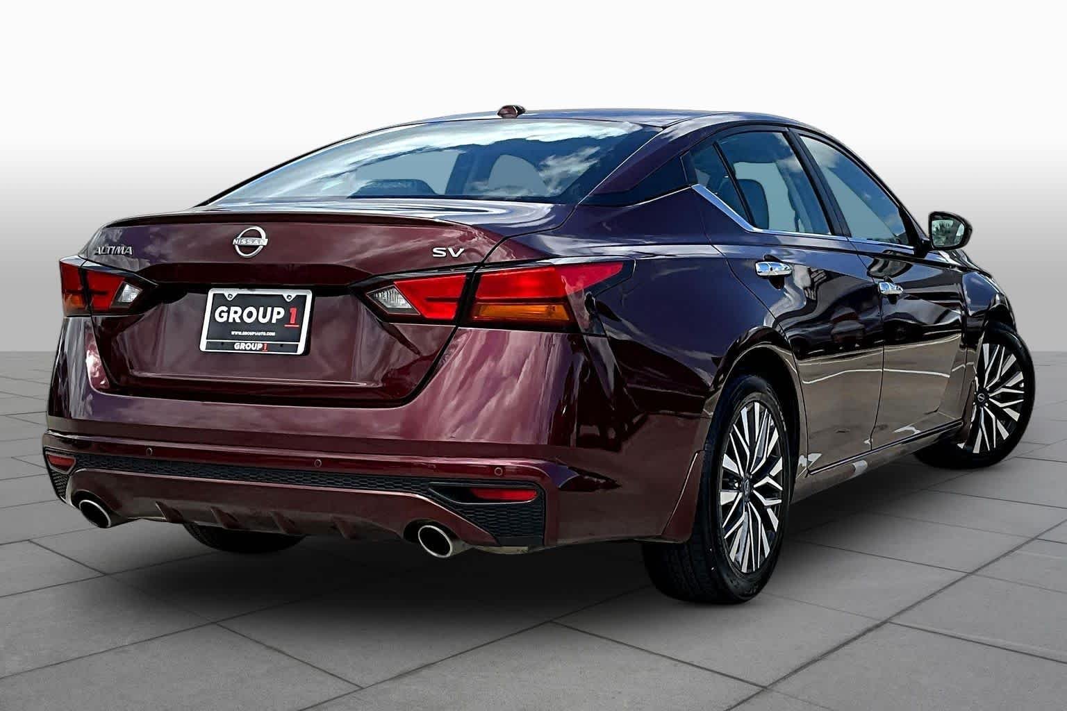 Used 2024 Garnet Pearl Metallic Nissan 2.5 SV image 13