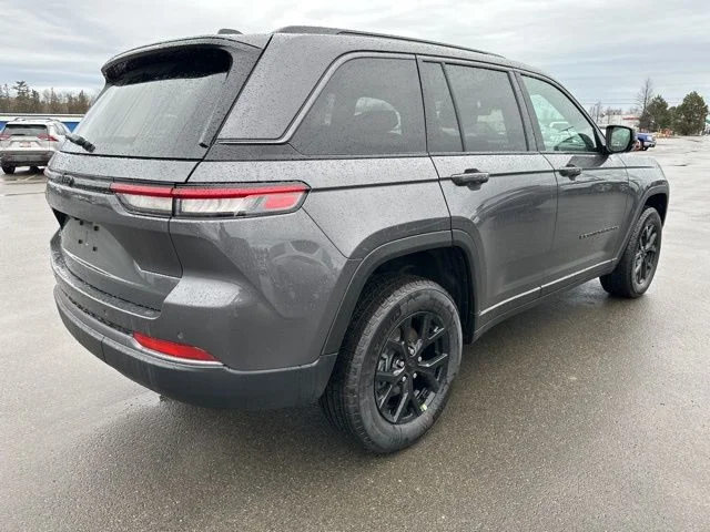 New 2026 Baltic Gray Metallic Clear-Coat Exterior Paint Jeep Laredo Altitude image 7