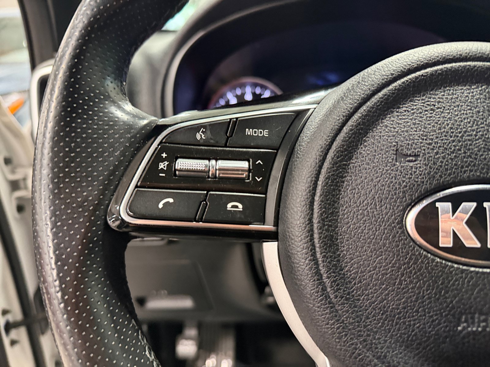 Used 2020 Snow White Pearl Kia S image 11