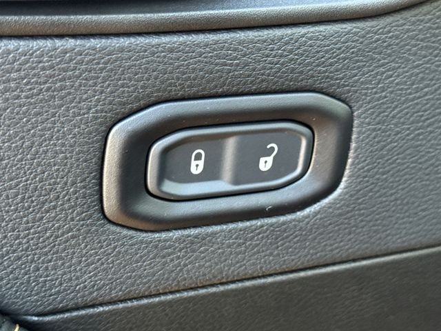 Used 2025 Black Jeep Texas Trail image 21