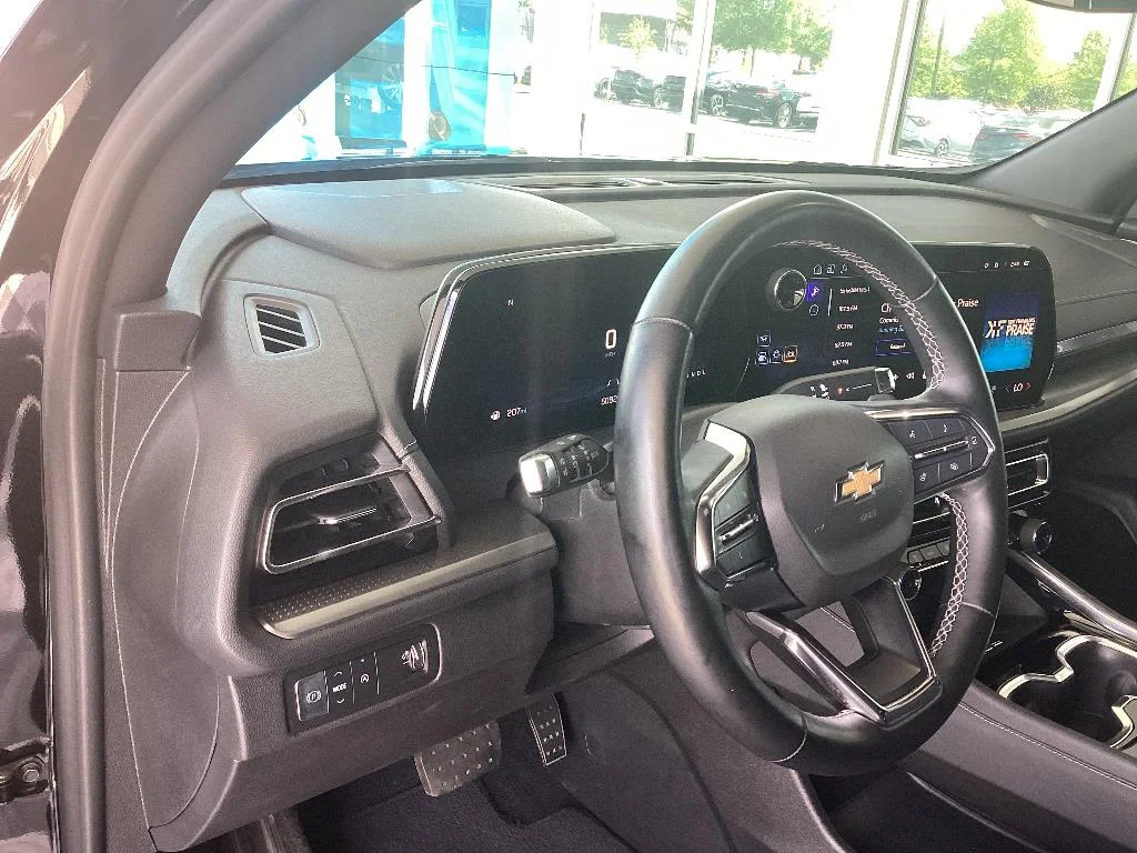 Used 2024 Mosaic Black Metallic Chevrolet FWD LT image 9