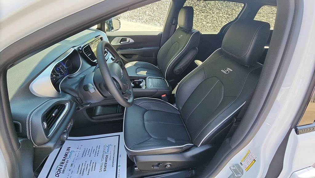 2026 Chrysler Pacifica Limited - Photo 18