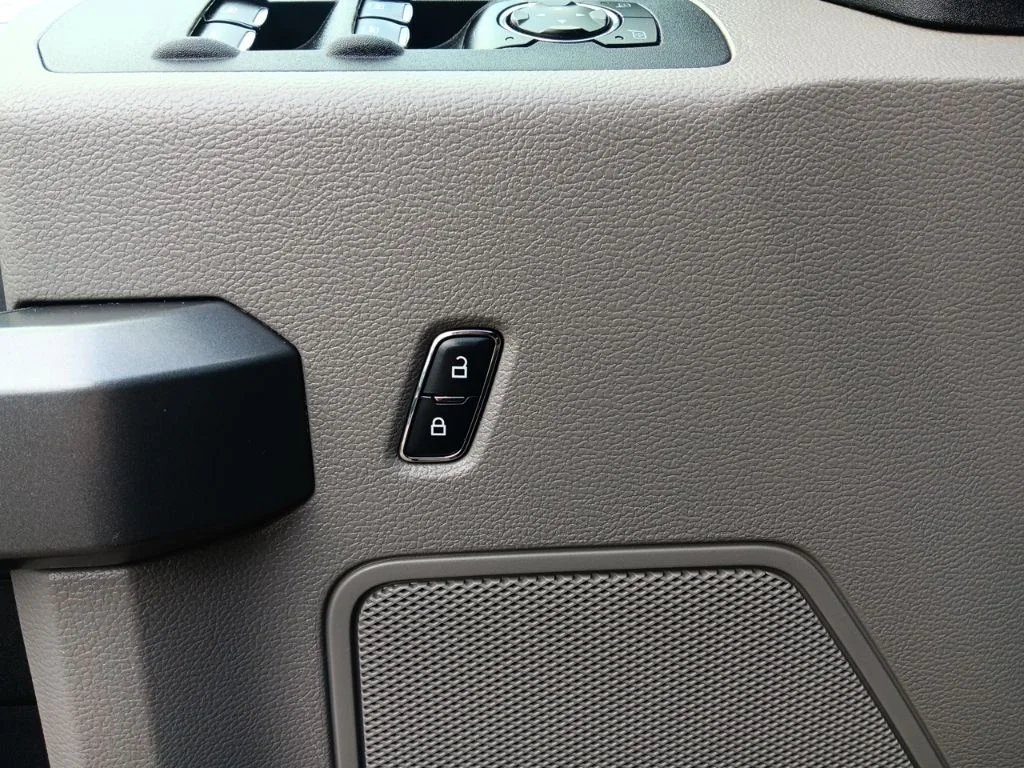 Used 2015 Tuxedo Black Metallic Ford XLT image 16