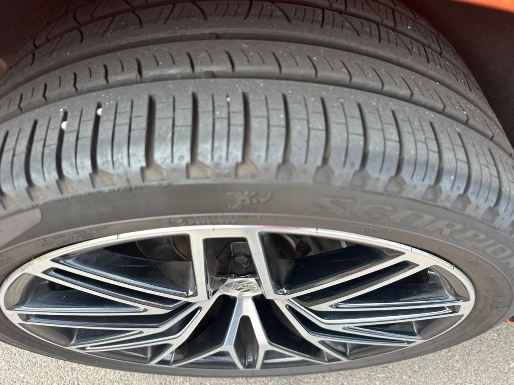 Used 2024  Porsche T image 6