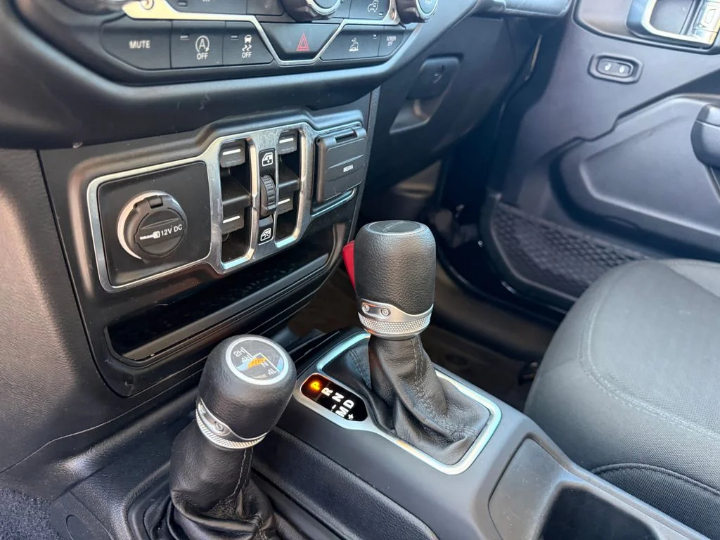 Used 2022 Black Jeep Altitude image 20