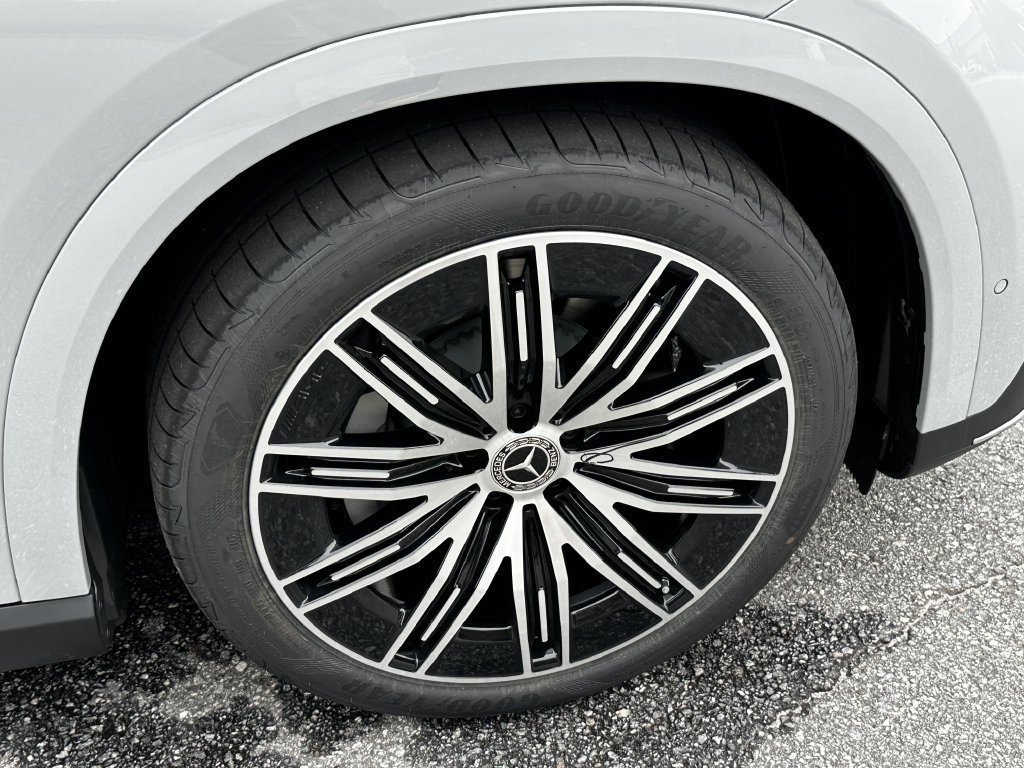 New 2027 MANUFAKTUR Alpine Grey Mercedes-Benz EQE 320+ image 50
