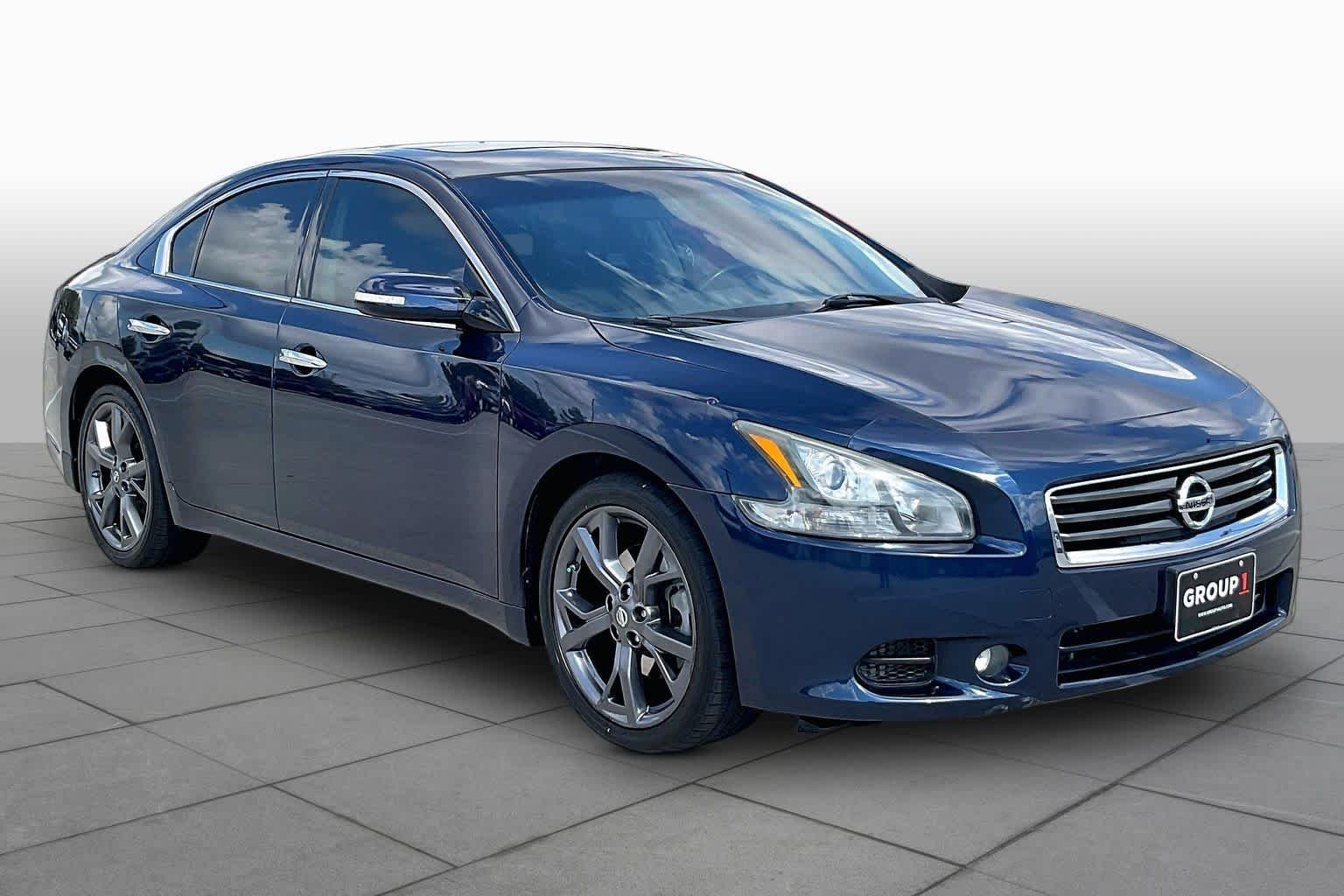 Used 2014 Navy Blue Metallic Nissan 3.5 SV w/Sport Pkg image 3