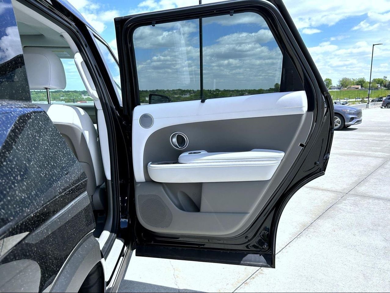 New 2026 Black Hyundai SEL Premium image 17