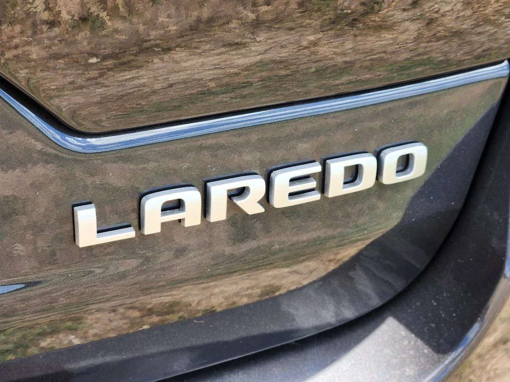 New 2026 Baltic Gray Metallic Clearcoat Jeep Laredo image 8