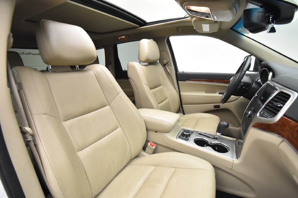 Used 2013 Bright White Clearcoat Jeep Limited image 16