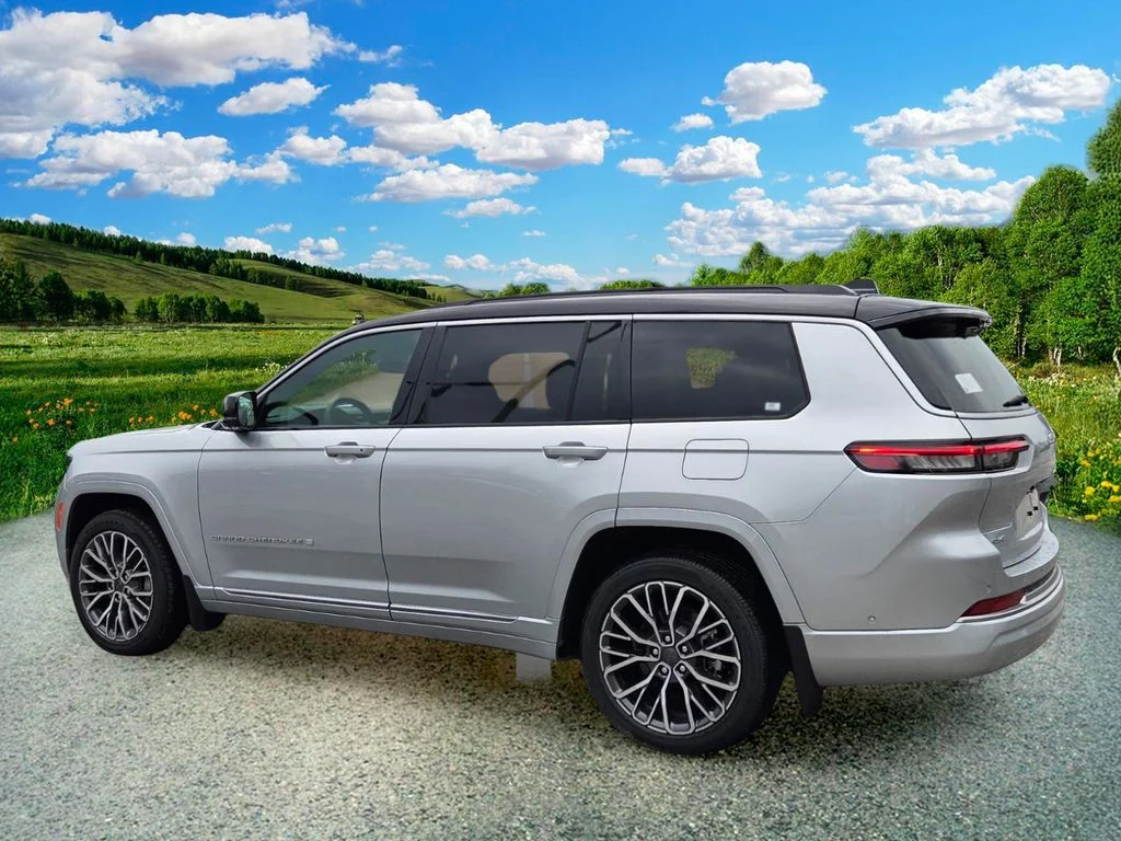 New 2026 Silver Zynith Exterior Paint Jeep Summit image 4