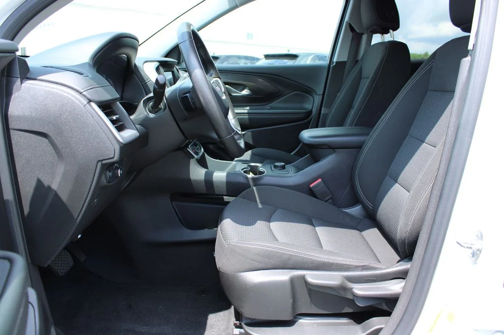 Used 2024 Summit White GMC SLE image 29