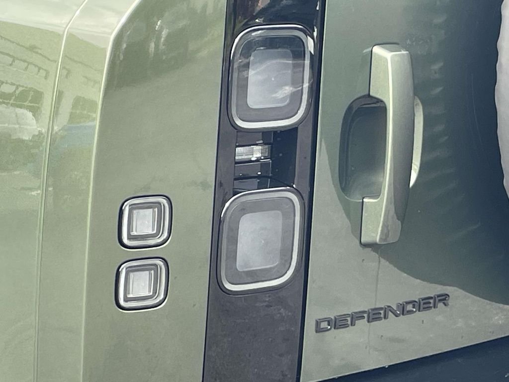 New 2026 Woolstone Green Land Rover S image 10