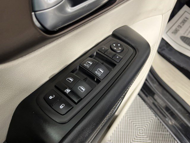 Certified Used 2023 Brilliant Black Crystal Pearlcoat Chrysler LX image 25