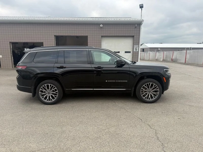 Used 2026 Black Jeep Summit image 19
