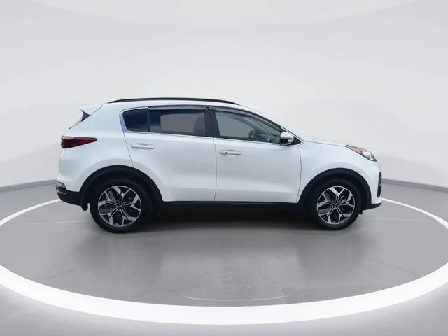 Used 2022 White Kia EX image 9