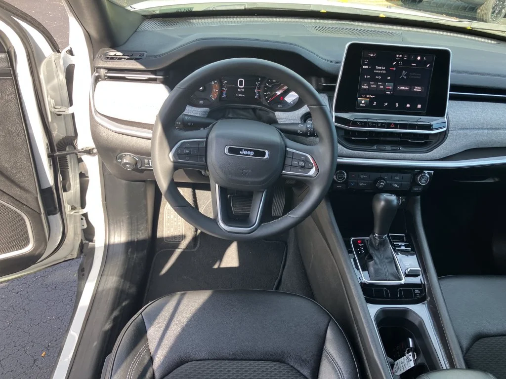 Used 2025 White Jeep Latitude image 16