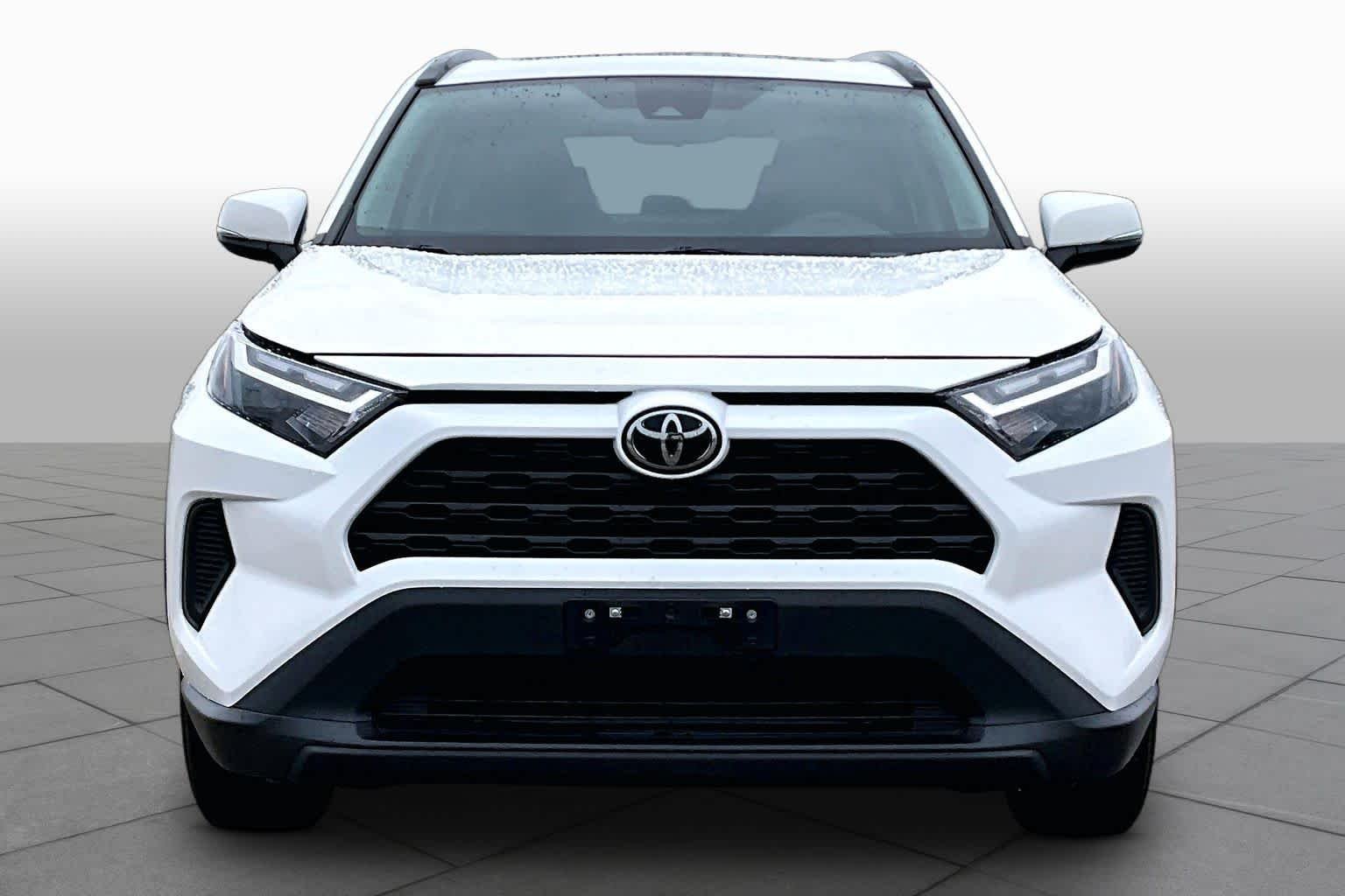 Used 2023 Ice Cap Toyota XLE image 4
